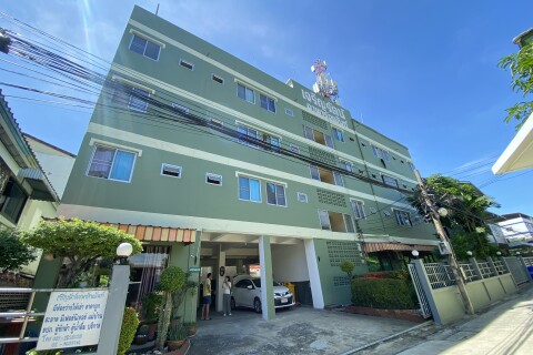 Charoenrat Apartment