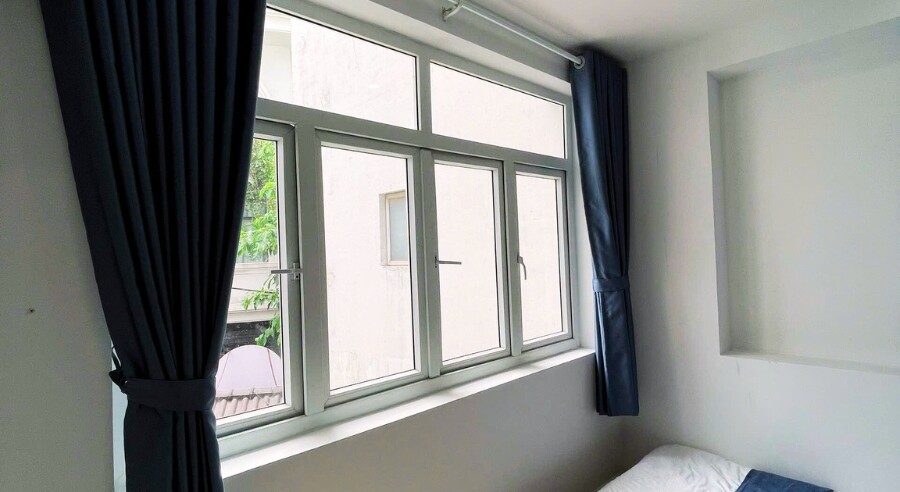 Big Window Room
