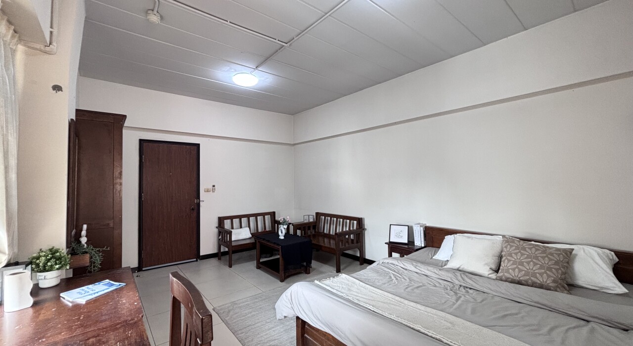 Studio 32 SQM Corner (2-4 and 6 FL)