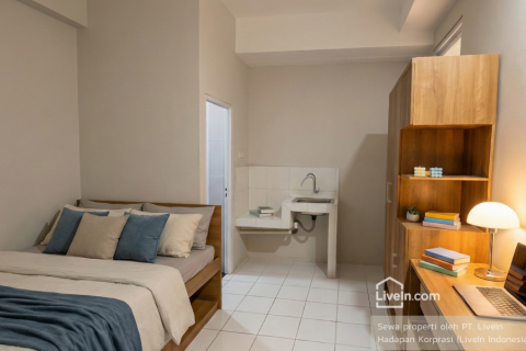 Queen Bedroom With Water Heater